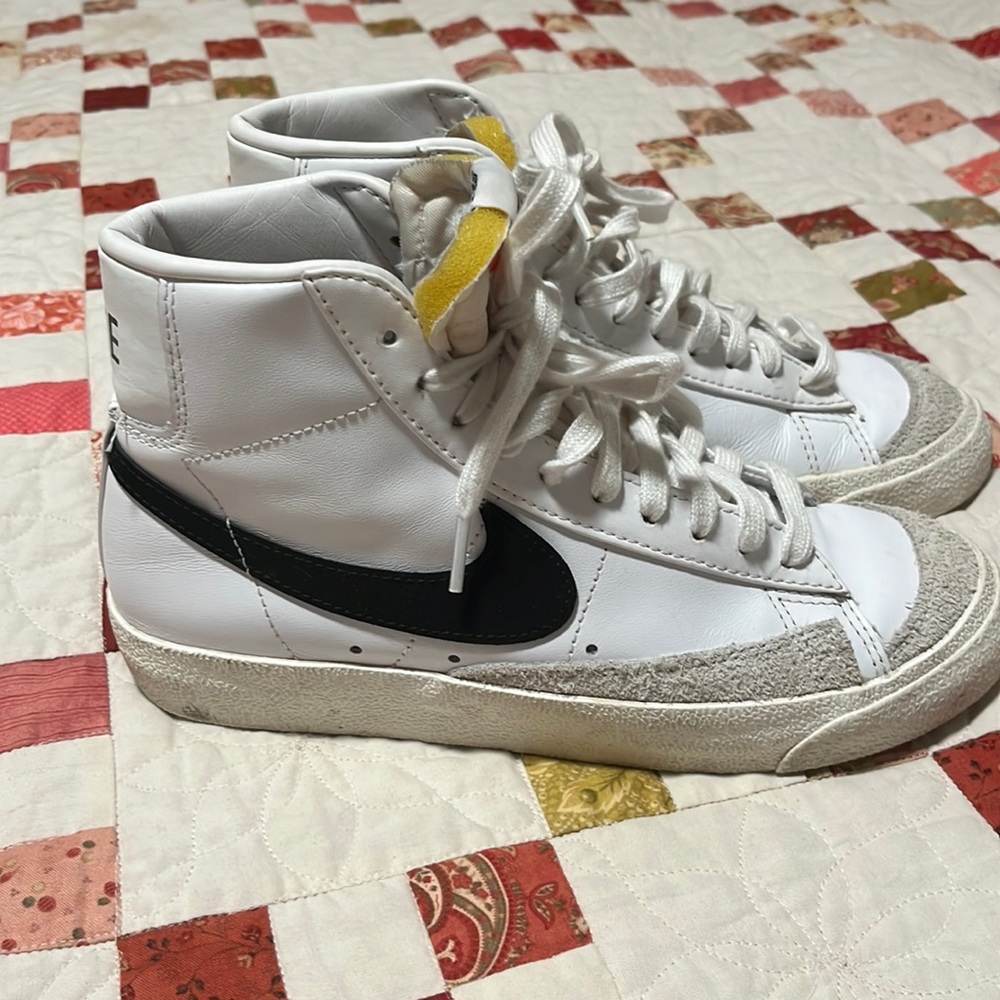 Nike blazer mid 77 sneaks